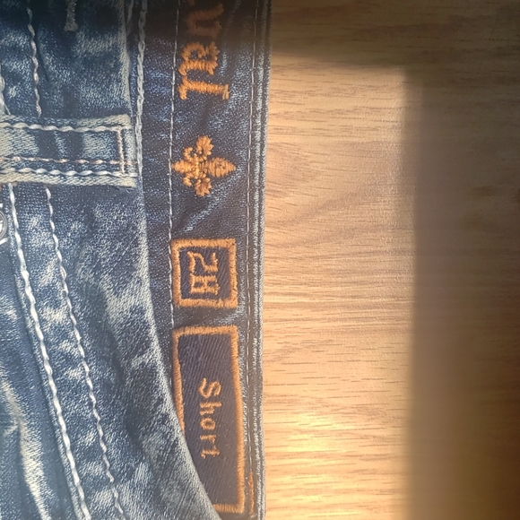 Shorts - Picture 3 of 3